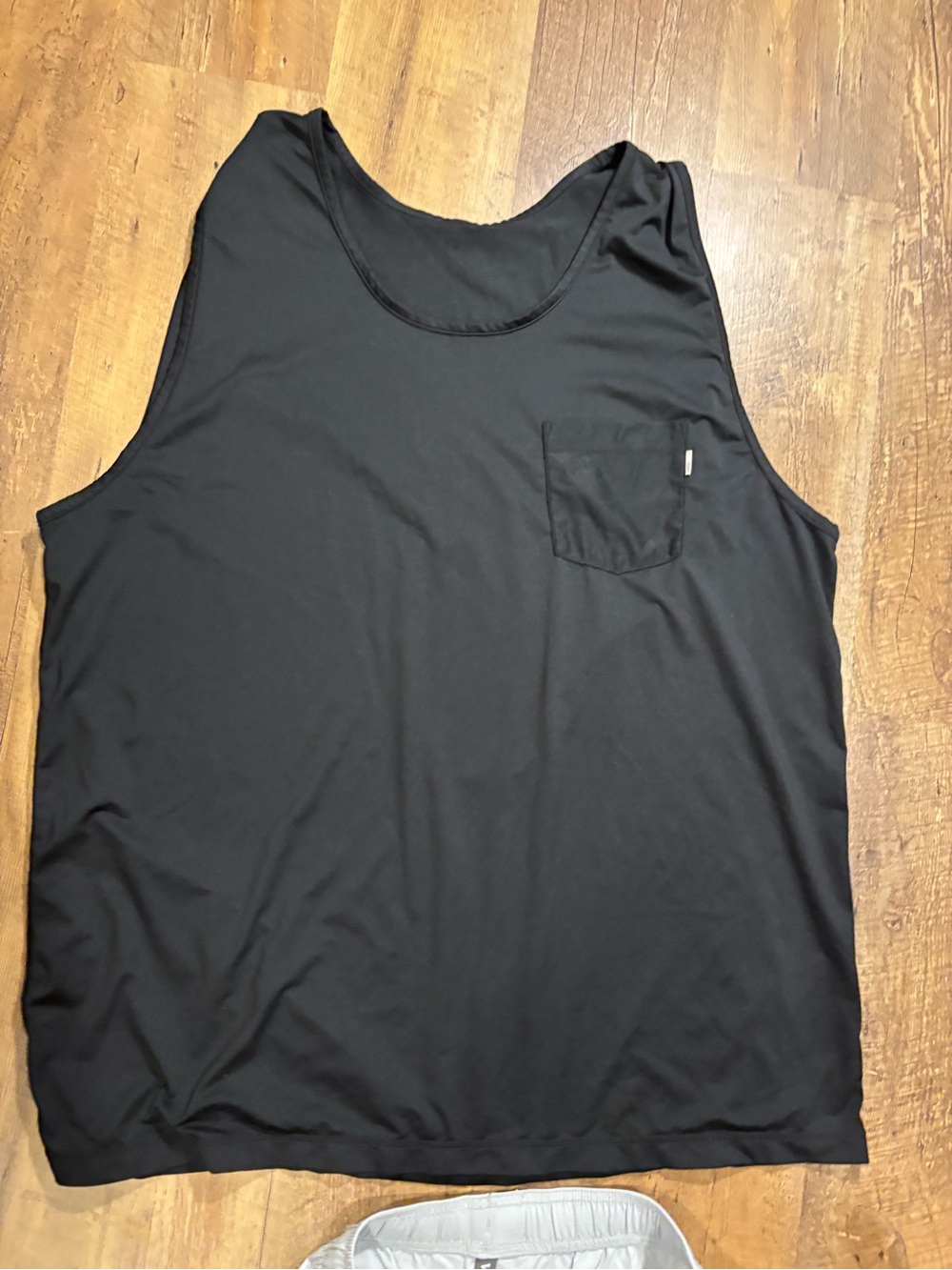 Vuori Shorts and Tank Top - Picture 5 of 8